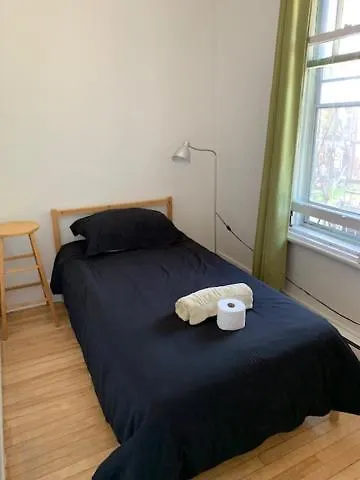 Auberge de jeunesse Bedroom In Shared Apartment Montréal Canada