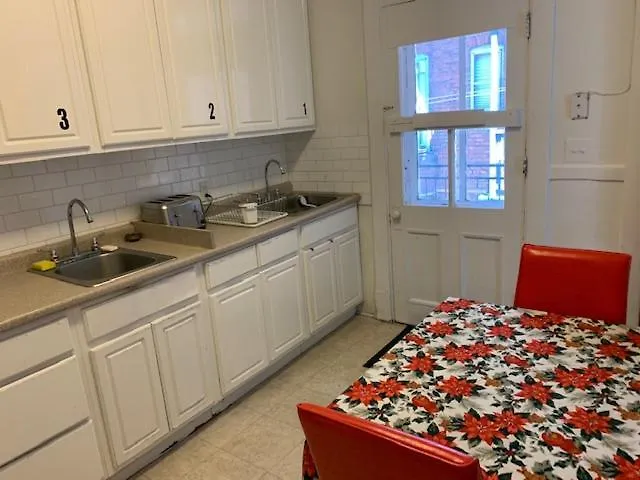 Auberge de jeunesse Bedroom In Shared Apartment Montréal